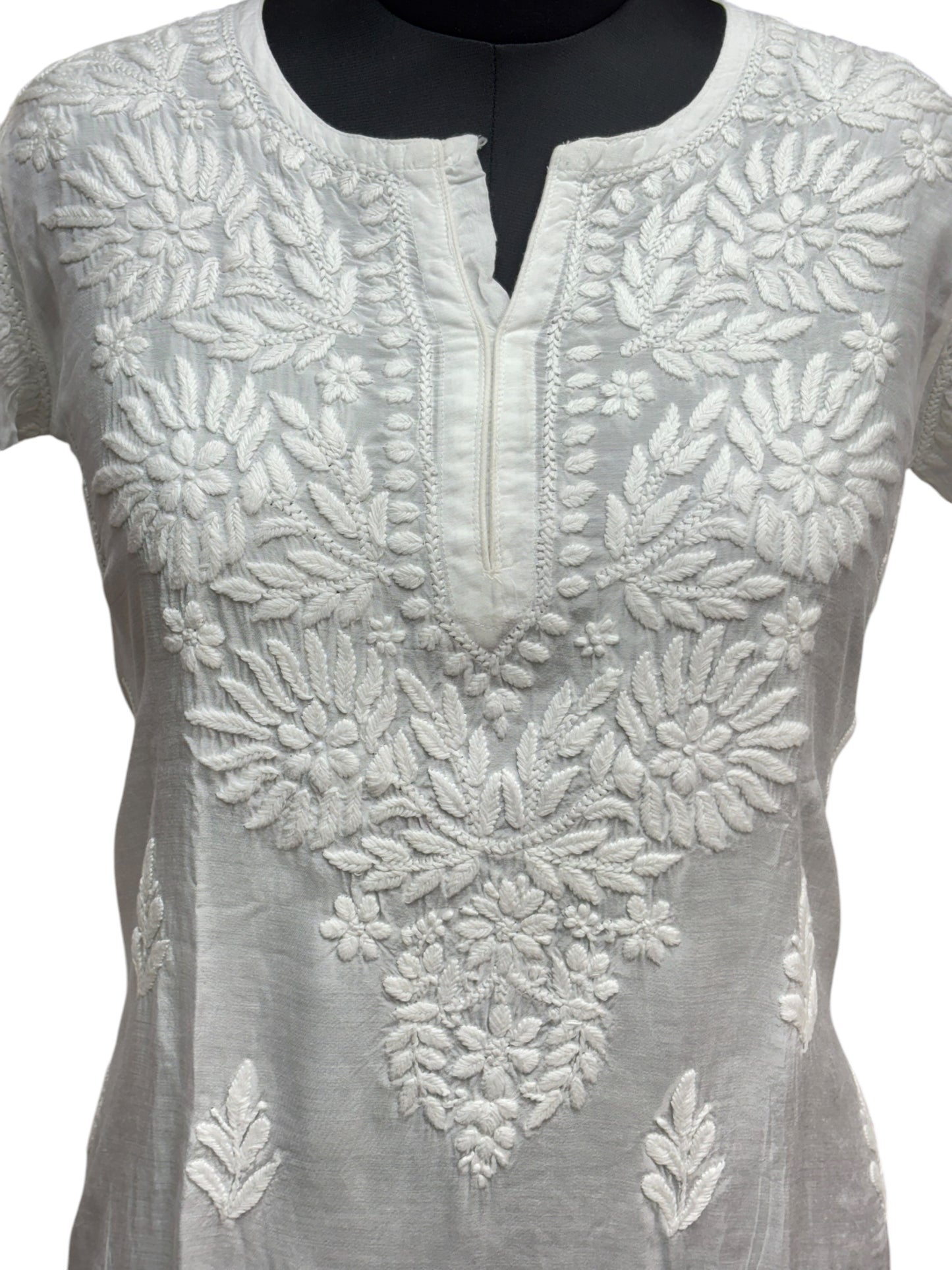 Stunning Muslin White Kurti with Self-Thread 3D Embroidery – Elevate Your Ethnic Wardrobe